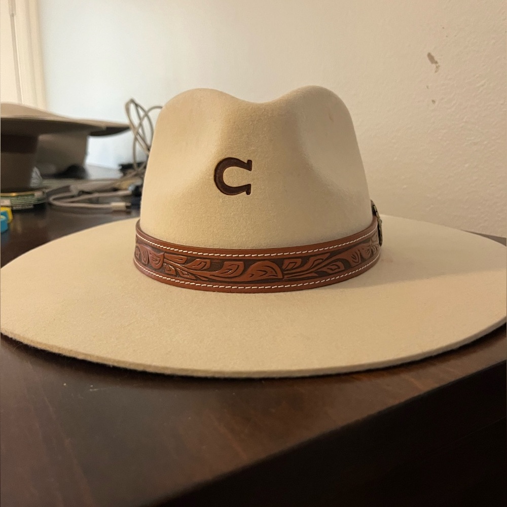 Large Ivory Charlie 1 Horse Hat